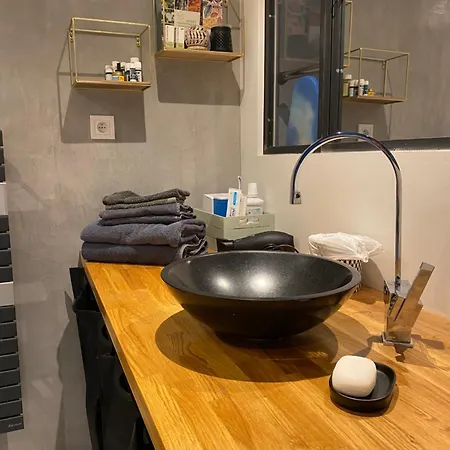 Les Precheurs Hideaway, Chic Retreat In Aix Historic Heart 아파트