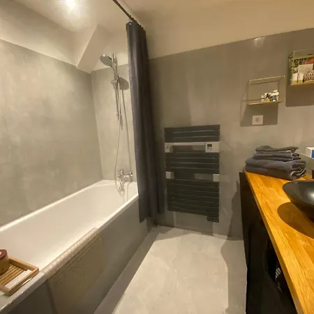 Les Precheurs Hideaway, Chic Retreat In Aix Historic Heart 아파트 엑상프로방스